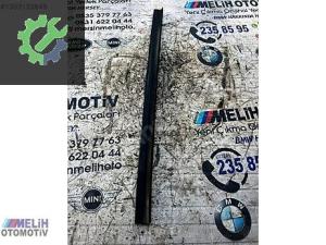BMW E87 E90 ÇIKMA ÖN PANEL ÜST FİTİL 7134102