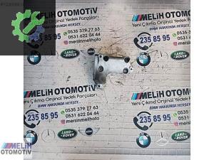 BMW E90 N46 ÇIKMA KLİMA KOMPRESÖR BRAKETİ 7505980