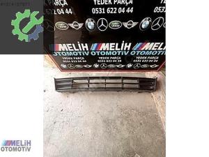 BMW F10 ÇIKMA ÖN TAMPON ORTA IZGARASI 7331724
