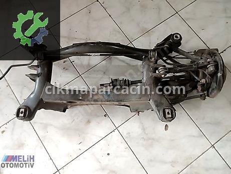 BMW 3 Serisi Panel / Travers çıkma parça