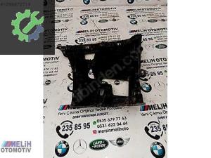 BMW F30 ÇIKMA SAĞ ARKA TAMPON BRAKETİ 7256924