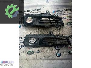 BMW F30 ÇIKMA SAĞ SOL SİS FAR ÇERÇEVESİ 7396878 7396877