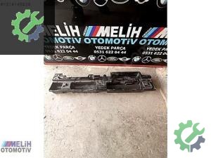 BMW F30 ÇIKMA SOL ORTA MARŞPİYEL BRAKETİ 7256917