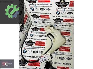 BMW F30 SİLECEK SU BİDONU