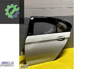 BMW G30 ÇIKMA BEYAZ SOL ARKA KAPI