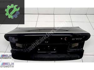 BMW G30 ÇIKMA SİYAH BAGAJ KAPAĞI