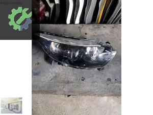 CAPTUR SAĞ FAR SİYAH ORJİNAL ÇIKMA 260105066R