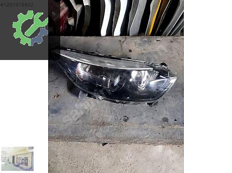 Renault Captur Sağ Ön Far çıkma parça