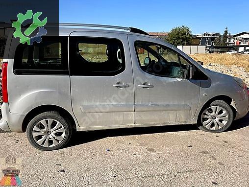 Citroen Berlingo Çamurluk (Arka) çıkma parça