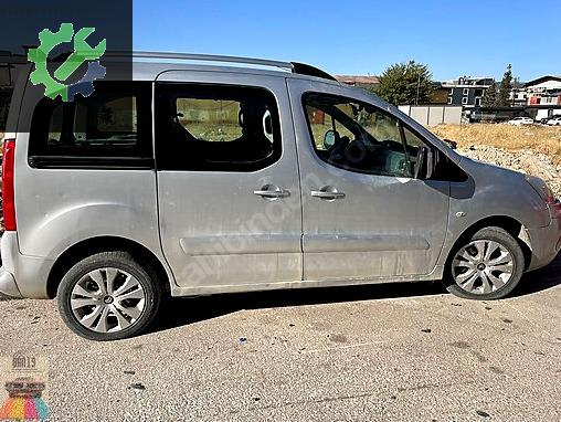 Citroen Berlingo Çamurluk (Arka) çıkma parça