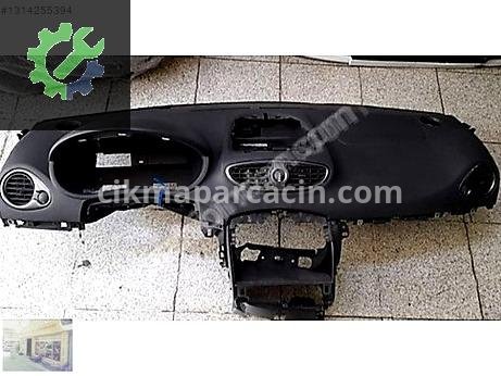 Renault Clio Torpido çıkma parça