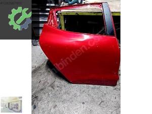 CLİO 4 SAĞ ARKA KAPI ORJİNAL ÇIKMA 821006799R