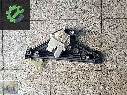 CLİO 5 SAĞ ARKA KAPI CAM KRİKOSU 827209773r