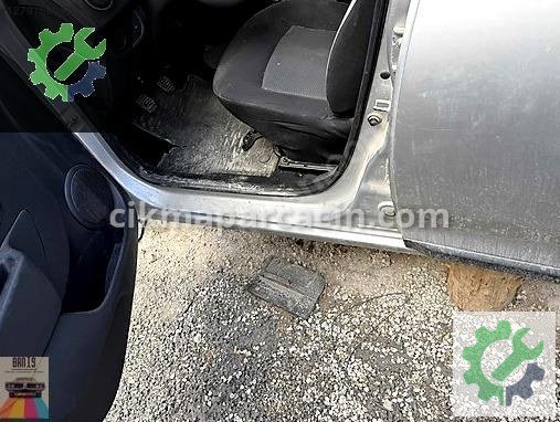Dacia Logan Marşpiyel Sacı çıkma parça