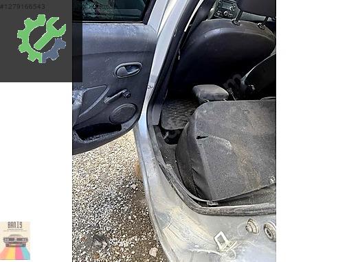 Dacia Logan Marşpiyel Sacı çıkma parça