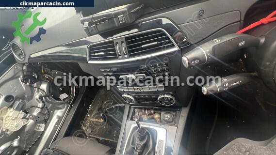 Mercedes-Benz C Serisi Teyp çıkma parça