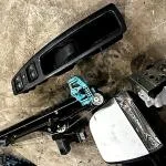 FİAT DOBLO 3 SOL ÖN CAM KRİKOSU