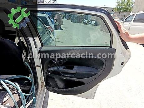 Fiat Linea Kapı Döşemesi çıkma parça