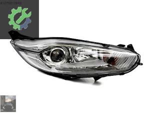 FORD FİESTA MERCEKLİ LEDLİ SAĞ FAR 2013-2016