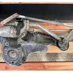 FORD FİESTA ÖN SİLECEK MOTORU 2002-2008 (2S6T 17B571 AD)