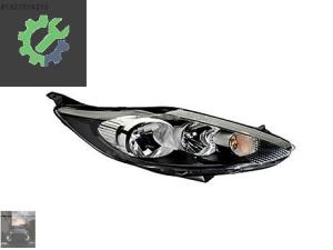 FORD FİESTA TREND SAĞ FAR 2008-2012 (8A61 13W029 AJ)