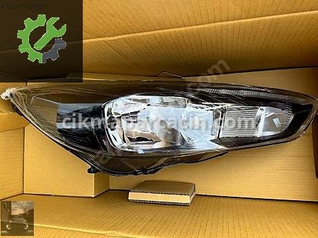 Ford Focus Sağ Ön Far çıkma parça