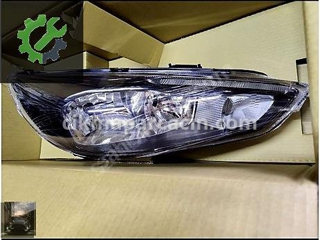 Ford Focus Sağ Ön Far çıkma parça