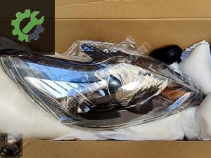 FORD FOCUS MERCEKLİ SAĞ FAR 2008-2011