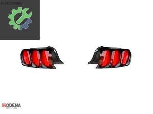 FORD MUSTANG 2015- ARKA STOP TAKIMI (KIRMIZI-USA) SIFIR SET