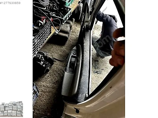 Renault Clio Sağ Ön Kapı çıkma parça