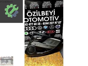 Fiat Punto sağ arka kapı yüzü iç açma kolu ayrı olur.