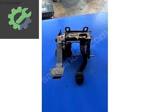 Ford Fiesta 1996 depriyaj fren pedalı çıkma