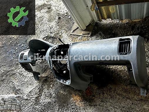 Hyundai Accent Torpido çıkma parça