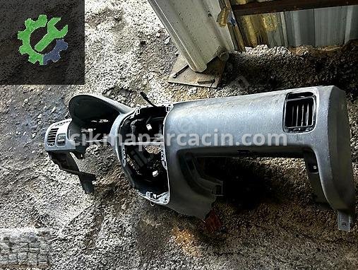 Hyundai Accent Torpido çıkma parça