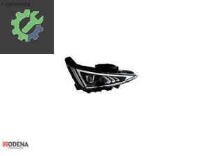 HYUNDAİ ELANTRA 2020- ÖN FAR (LEDLİ) SAĞ SIFIR 92102-F2600