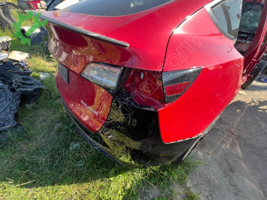 Tesla Model Y Bagaj Kapağı çıkma parça