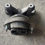 8E0399115F AUDİ A4 A6 ŞANZIMAN ARKA KULAK