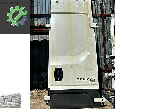 İVECO DAİLY PANELVAN HATASIZ SAG ARKA BAGAJ KAPAGI