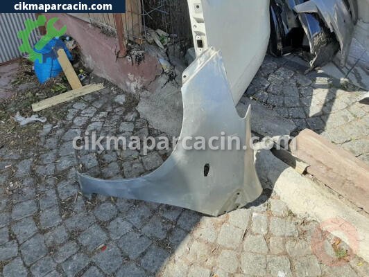 Toyota Auris Çamurluk çıkma parça