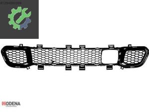 JEEP CHEROKEE 2015- ÖN TAMPON ORTA IZGARASI (RADARLI) SIFIR