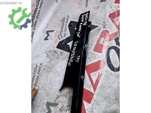 JEEP RENAGADE 521093720 SOL ARKA KAPI DIŞ PAKOSU DİREK ÇITASI