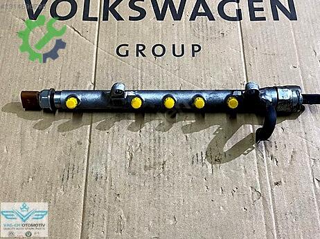 Volkswagen Jetta Enjektör Kütüğü 03L130764A çıkma parça