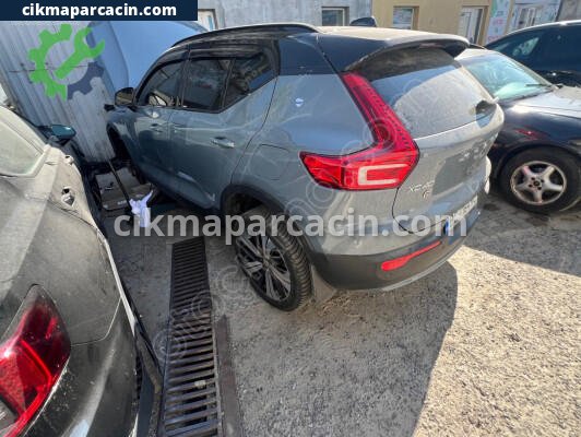 Volvo XC40 Çamurluk çıkma parça