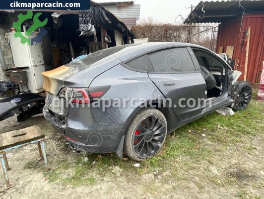 Tesla Model Y Bagaj çıkma parça