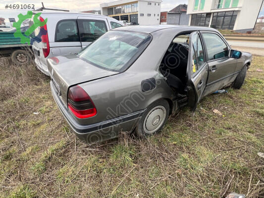Mercedes-Benz C Serisi Torpido çıkma parça