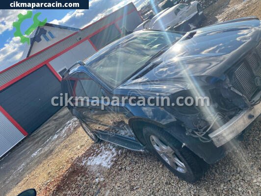 Mercedes-Benz ML Çamurluk çıkma parça