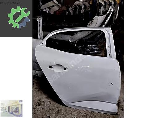 MEGANE 4 HATCHBACK SAĞ ARKA KAPI ORJİNAL ÇIKMA 821003398R