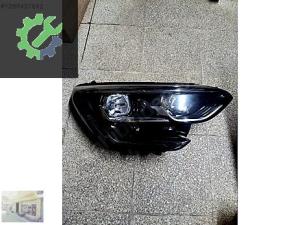 MEGANE 4 TOUCH SAĞ FAR ORJİNAL ÇIKMA