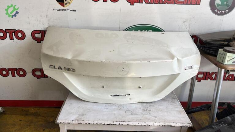 Mercedes-Benz CLA Bagaj Kapağı çıkma parça