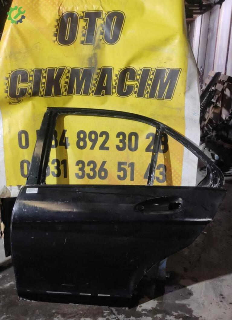 Mercedes-Benz C Serisi Sol Arka Kapı çıkma parça